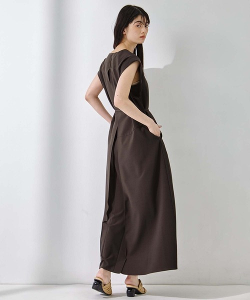 STUDIOUS（ステュディオス）の「【STUDIOUS/ステュディオス】Back Tucked Dress/バックタックドレス（ワンピース・レディース・ブラウン/ライトブルー/グレー・1/2）」の13枚目の写真