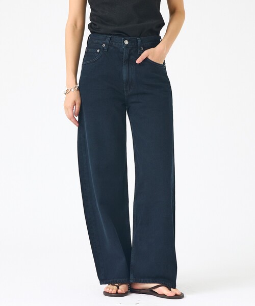 AGOLDE(エーゴールドイー)の「【AGOLDE/エーゴールドイー】Low Curve Crop Jean (Weightless) In Crushed クロップド カーブデニム(デニムパンツ・レディース・ブラック・24/25/26)」の1枚目の写真