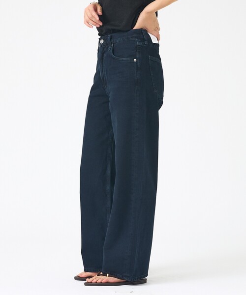 AGOLDE(エーゴールドイー)の「【AGOLDE/エーゴールドイー】Low Curve Crop Jean (Weightless) In Crushed クロップド カーブデニム(デニムパンツ・レディース・ブラック・24/25/26)」の2枚目の写真