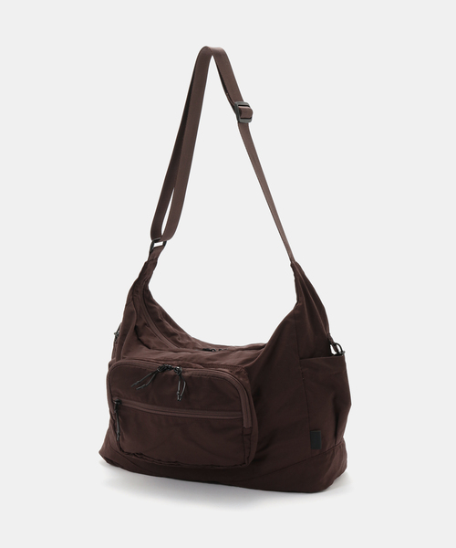 B.C STOCK(ベーセーストック)の「FELLOWWW / フェロー NY SHOULDER BAG(ショルダーバッグ・メンズ・ブラック/ブラウン/ネイビー・FREE)」の2枚目の写真
