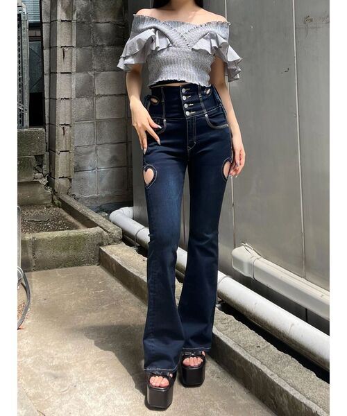EMODA(エモダ)の「アートカットワークハイウエストフレアパギンス(デニムパンツ・レディース・ブラック/ライトブルー/インディゴブルー・X-SMALL/SMALL/MEDIUM)」の13枚目の写真
