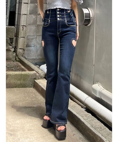 EMODA(エモダ)の「アートカットワークハイウエストフレアパギンス(デニムパンツ・レディース・ブラック/ライトブルー/インディゴブルー・X-SMALL/SMALL/MEDIUM)」の15枚目の写真