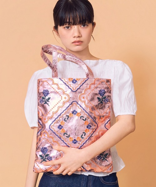 Casselini(キャセリーニ)の「Casselini(キャセリーニ)メタリック刺繍トート(トートバッグ・レディース・シャンパン/ピンク/ブルー/シルバー・FREE)」の3枚目の写真