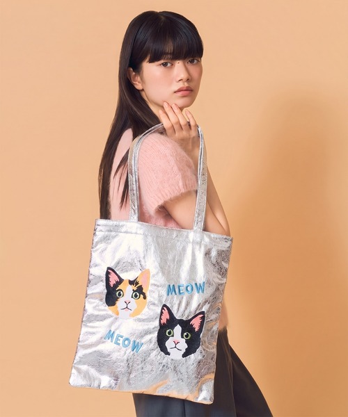 Casselini(キャセリーニ)の「Casselini(キャセリーニ)メタリック刺繍トート(トートバッグ・レディース・シャンパン/ピンク/ブルー/シルバー・FREE)」の1枚目の写真
