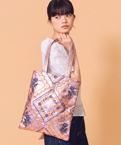 Casselini(キャセリーニ)の「Casselini(キャセリーニ)メタリック刺繍トート(トートバッグ・レディース・シャンパン/ピンク/ブルー/シルバー・FREE)」の8枚目の写真