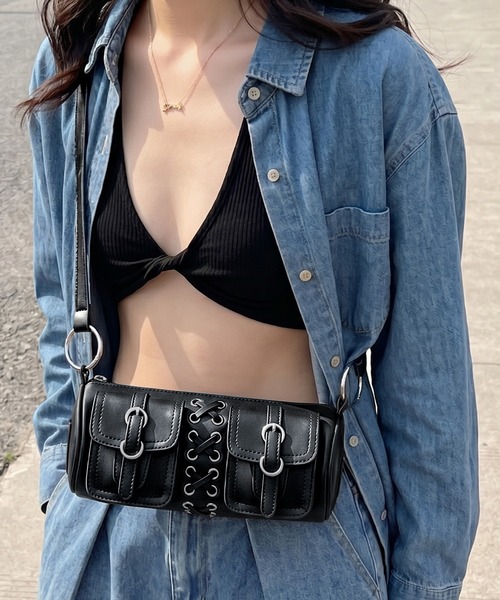 WESTBOY(ウエストボーイ)の「Y2K 2way ベルテッド バレル ショルダーバッグ WOG26S1BG02(ショルダーバッグ・レディース・ブラック・FREE)」の4枚目の写真