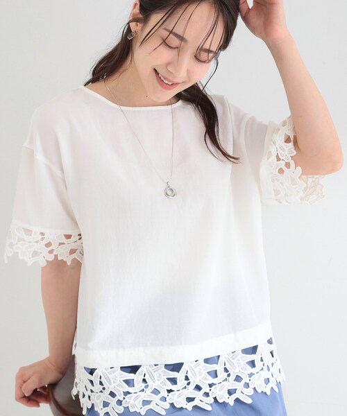 SHOO・LA・RUE（シューラルー）の「【ひんやり/洗濯後しわになりにくい/S-LL】コーデの主役になる レース付きブラウス（シャツ/ブラウス・レディース・ブラック/イエロー系その他/アイボリー・01/02/03/04）」の2枚目の写真