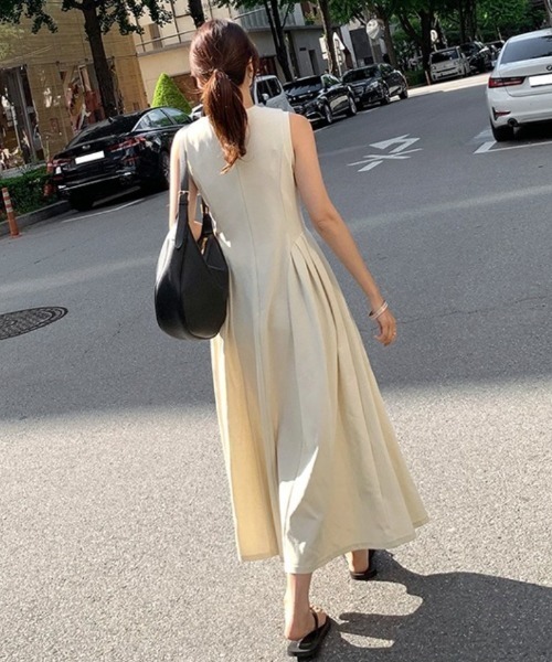 YUGA（ユーガ）の「YUGA_YGMC　　Korean-style　Sleeveless cut-and-sew dress（ワンピース・レディース・ブラック/カーキ/オフホワイト・FREE）」の17枚目の写真