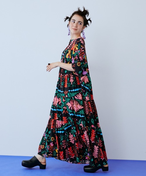 manana suerte(マニャーナスエルテ)の「ヴィンテージライクプリントティアードワンピース(ワンピース・レディース・ブラック・FREE)」の7枚目の写真