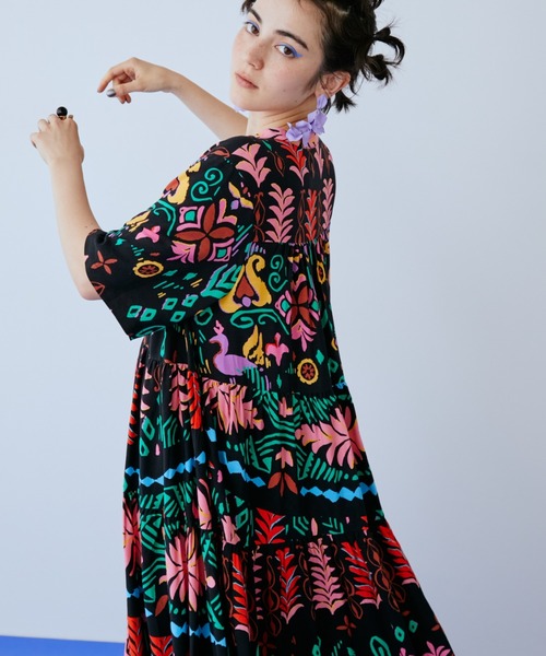 manana suerte(マニャーナスエルテ)の「ヴィンテージライクプリントティアードワンピース(ワンピース・レディース・ブラック・FREE)」の9枚目の写真