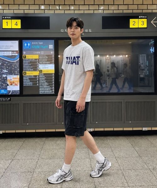 BASIC LABEL（ベーシックラベル）の「Typecomment overfit short-sleeved T-shirt 4 Color [BLSE_1007]（Tシャツ/カットソー・レディース・ネイビー/ブラック/ホワイト/アイボリー・X-LARGE/SMALL/MEDIUM/LARGE）」の6枚目の写真