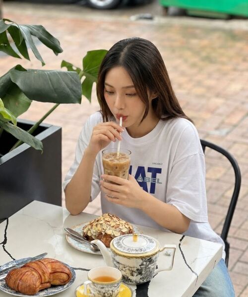 BASIC LABEL（ベーシックラベル）の「Typecomment overfit short-sleeved T-shirt 4 Color [BLSE_1007]（Tシャツ/カットソー・レディース・ネイビー/ブラック/ホワイト/アイボリー・X-LARGE/SMALL/MEDIUM/LARGE）」の8枚目の写真
