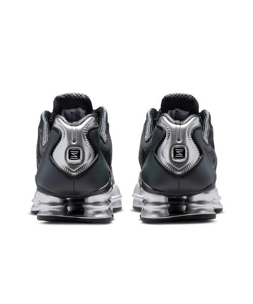 NIKE(ナイキ)の「NIKE W SHOX TL IH2559-001(スニーカー・メンズ・チャコールグレー・24cm/24.5cm/25cm/23.5cm)」の4枚目の写真
