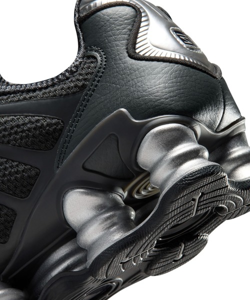 NIKE(ナイキ)の「NIKE W SHOX TL IH2559-001(スニーカー・メンズ・チャコールグレー・24cm/24.5cm/25cm/23.5cm)」の8枚目の写真