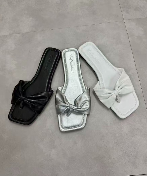 mebole(メボレ)の「フラットリボンサンダル(サンダル・レディース・ブラック/ホワイト/シルバー・SMALL/MEDIUM/LARGE)」の5枚目の写真