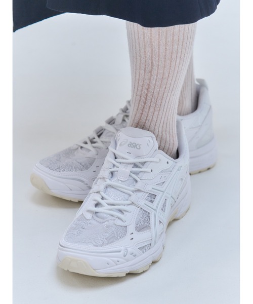 ASICS(アシックス)の「GEL-NUNOBIKI / ゲルヌノビキ(スニーカー・レディース・ホワイト×シルバー・22.5/24/26/24.5/28/25.5/27/27.5/25/26.5/23/23.5)」の1枚目の写真