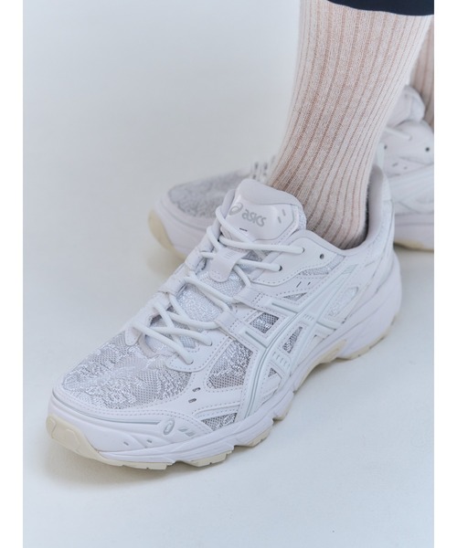 ASICS(アシックス)の「GEL-NUNOBIKI / ゲルヌノビキ(スニーカー・レディース・ホワイト×シルバー・22.5/24/26/24.5/28/25.5/27/27.5/25/26.5/23/23.5)」の13枚目の写真