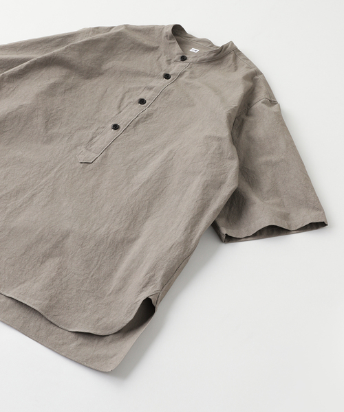 Ets.MATERIAUX(マテリオ)の「ETS.MATERIAUX(マテリオ) Sulfur Dyed スタンドシャツ(シャツ/ブラウス・メンズ・サックスブルー/カーキ/ホワイト・3/2)」の5枚目の写真