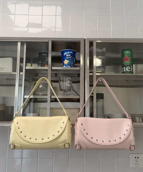 Chiina(チーナ)の「【Chiina】スタッズ付き2WAYバッグ(ハンドバッグ・レディース・ピンク/ブルー/イエロー/ホワイト/ブラック・FREE)」の17枚目の写真
