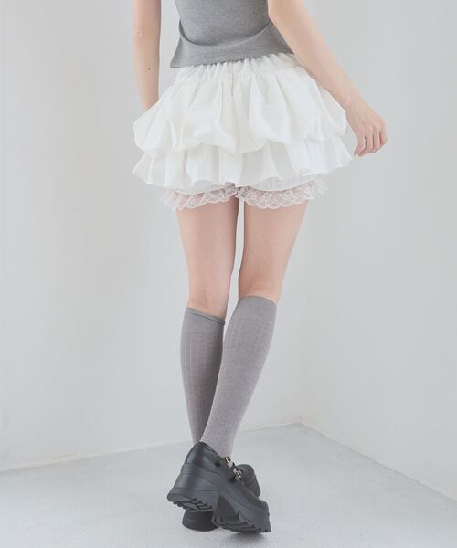 MAJESTIC LEGON(マジェスティックレゴン)の「裾レースバルーンミニスカパン(スカート・レディース・ホワイト系その他2/ブラック/アイボリー・MEDIUM)」の10枚目の写真