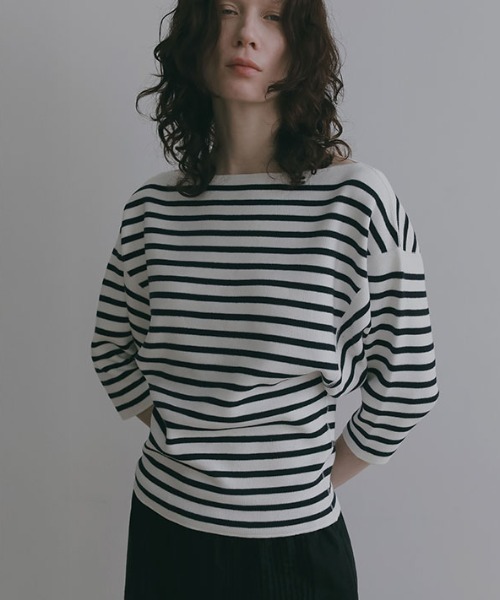 ETRE TOKYO(エトレトウキョウ)の「ボートネックニットプルオーバー(Tシャツ/カットソー・レディース・ネイビー/ブラック/レッド・FREE)」の2枚目の写真
