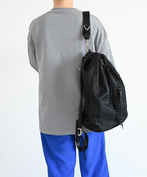 Editors Draw(エディターズドロー)の「【UNISEX】2way スリング ナップサック(バックパック/リュック・メンズ・グレー/ブラック・ONE SIZE)」の6枚目の写真