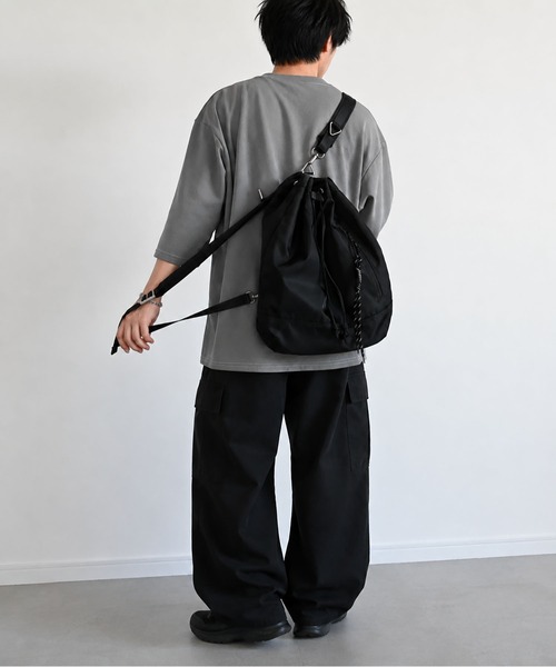 Editors Draw(エディターズドロー)の「【UNISEX】2way スリング ナップサック(バックパック/リュック・メンズ・グレー/ブラック・ONE SIZE)」の4枚目の写真