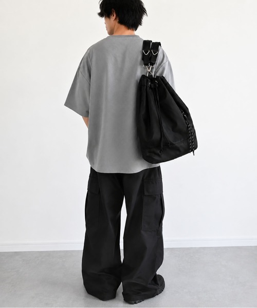 Editors Draw(エディターズドロー)の「【UNISEX】2way スリング ナップサック(バックパック/リュック・メンズ・グレー/ブラック・ONE SIZE)」の3枚目の写真