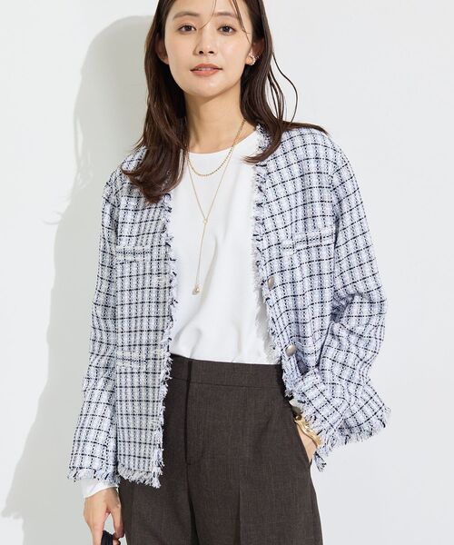 INDIVI(インディヴィ)の「【華やか/着回し力◎】上品ツイードVネックジャケット(ノーカラージャケット・レディース・サックスブルー系3/ブラック系3/ホワイト系6・13/15 /36/38/40/05/19)」の13枚目の写真