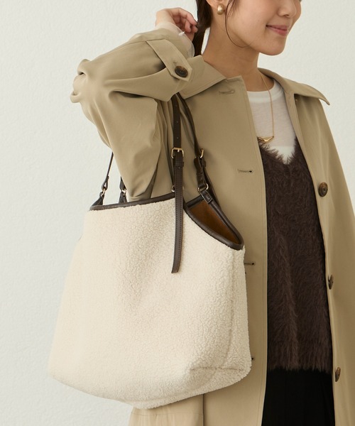 Aunely(オーネリー)の「【Aunely】気分で変えるボアリバーシブルバッグ<YOSOOIシリーズ>(トートバッグ・レディース・ダークブラウン/ブラック/アイボリー/チャコール・FREE)」の16枚目の写真