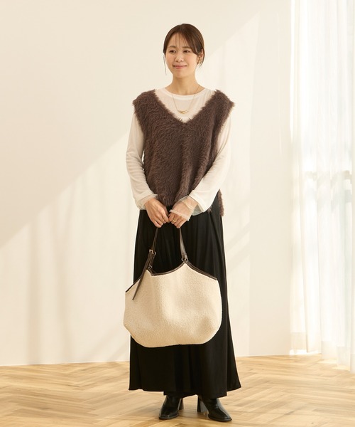 Aunely(オーネリー)の「【Aunely】気分で変えるボアリバーシブルバッグ<YOSOOIシリーズ>(トートバッグ・レディース・ダークブラウン/ブラック/アイボリー/チャコール・FREE)」の22枚目の写真