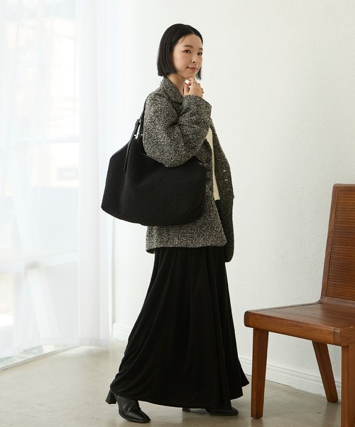 Aunely(オーネリー)の「【Aunely】気分で変えるボアリバーシブルバッグ<YOSOOIシリーズ>(トートバッグ・レディース・ダークブラウン/ブラック/アイボリー/チャコール・FREE)」の11枚目の写真