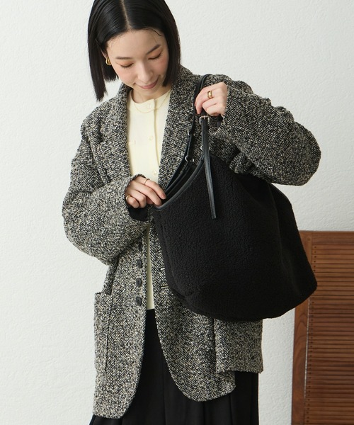 Aunely(オーネリー)の「【Aunely】気分で変えるボアリバーシブルバッグ<YOSOOIシリーズ>(トートバッグ・レディース・ダークブラウン/ブラック/アイボリー/チャコール・FREE)」の12枚目の写真