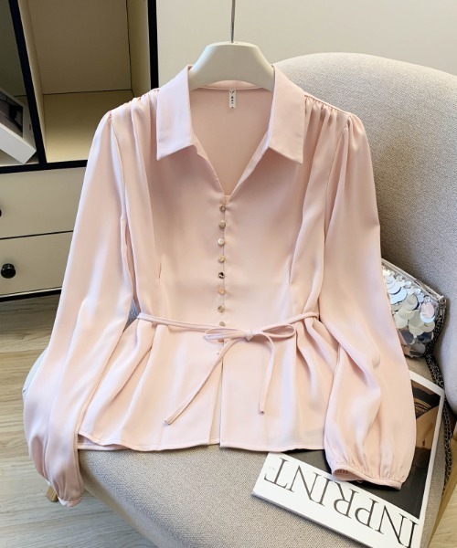 LUCPY(ラクピー)の「ウエストリボン ペプラムブラウス(シャツ/ブラウス・レディース・ホワイト/ピンク・SMALL/MEDIUM/LARGE/X-LARGE)」の2枚目の写真
