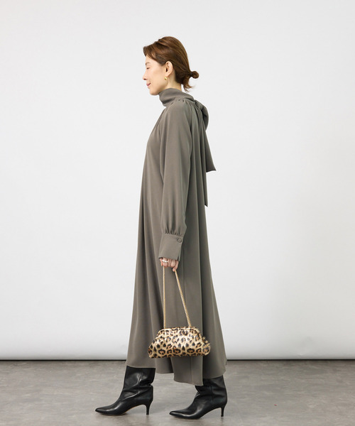 VERMEIL par iena(ヴェルメイユパーイエナ)の「《追加3》2WAY ボウタイワンピース(ワンピース・レディース・カーキ/ネイビー・FREE)」の4枚目の写真