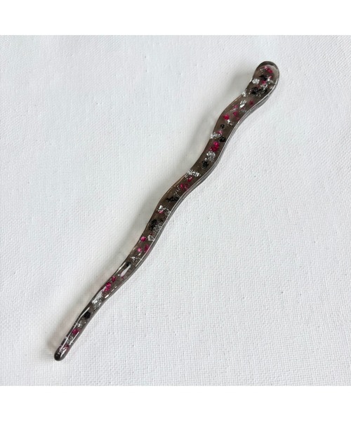 tone(トーン)の「【popochi】レジン ドライフラワー かんざし|着物 浴衣 夏 ラメ 金箔 銀箔 入り 和モダン ヘアアクセ 和風 簪(MA)(その他ヘアアクセサリー・レディース・ブラック/ブルー・FREE)」の1枚目の写真