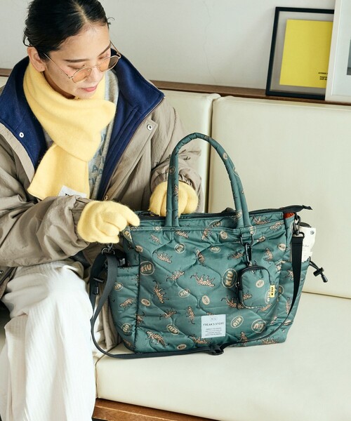 KiU（キウ）の「KiU×FREAK'S STORE/キウ×フリークスストア 別注SQUARE PADDED TOTE BAG（トートバッグ・レディース・グリーン/ブラック/その他1/ブラウン・ONE SIZE）」の5枚目の写真