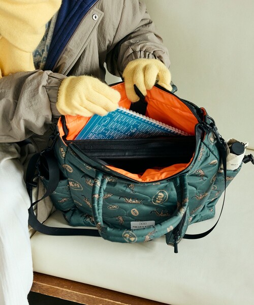 KiU（キウ）の「KiU×FREAK'S STORE/キウ×フリークスストア 別注SQUARE PADDED TOTE BAG（トートバッグ・レディース・グリーン/ブラック/その他1/ブラウン・ONE SIZE）」の16枚目の写真
