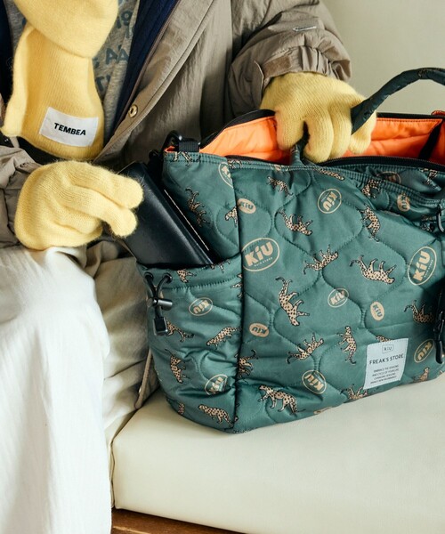 KiU（キウ）の「KiU×FREAK'S STORE/キウ×フリークスストア 別注SQUARE PADDED TOTE BAG（トートバッグ・レディース・グリーン/ブラック/その他1/ブラウン・ONE SIZE）」の17枚目の写真
