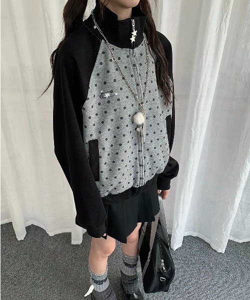 AsRiRe(アスリレイ)の「26aw ドット柄バイカラーラグランハイネックトラックジャケット(ブルゾン・レディース・グレー・M)」の1枚目の写真