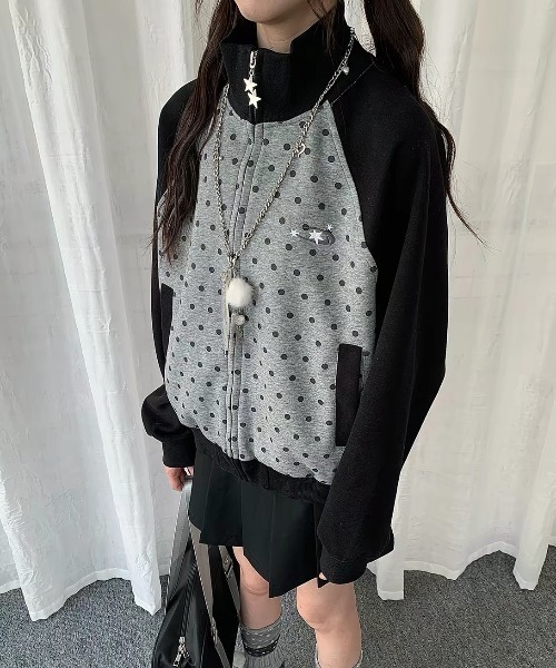 AsRiRe(アスリレイ)の「26aw ドット柄バイカラーラグランハイネックトラックジャケット(ブルゾン・レディース・グレー・M)」の5枚目の写真