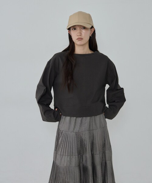 GALLEST(ギャレスト)の「ロングスリーブフォルムカットソー【洗える】(Tシャツ/カットソー・レディース・カーキ/ブルー/オフホワイト/イエロー系その他/チャコールグレー・38)」の2枚目の写真