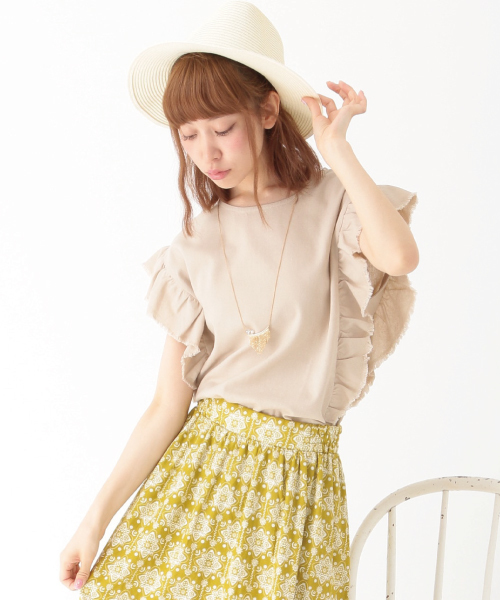 earth music&ecology(アースミュージックアンドエコロジー)の「麻混肩フリルブラウス(シャツ/ブラウス・レディース・ネイビー/ライトベージュ/カーキ/キャメル・FREE)」の1枚目の写真