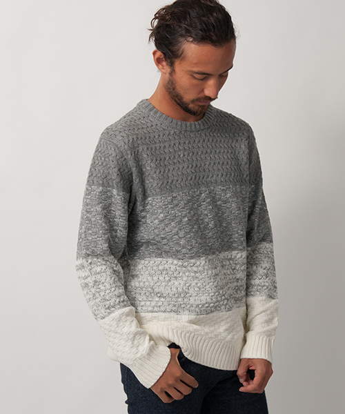 ikka（イッカ）の「グラデーションニットプルオーバー（ニット/セーター・メンズ・オリーブ/ライトグレー/ネイビー・LARGE/MEDIUM/X-LARGE）」の2枚目の写真