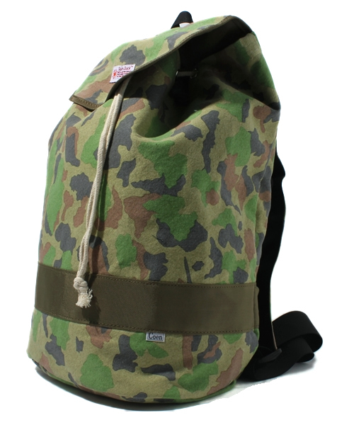 coen（コーエン）の「SUN DUCK プリントデイパック（バックパック/リュック・メンズ・オリーブ/ダークグリーン/ネイビー/ブラック・フリー）」の6枚目の写真