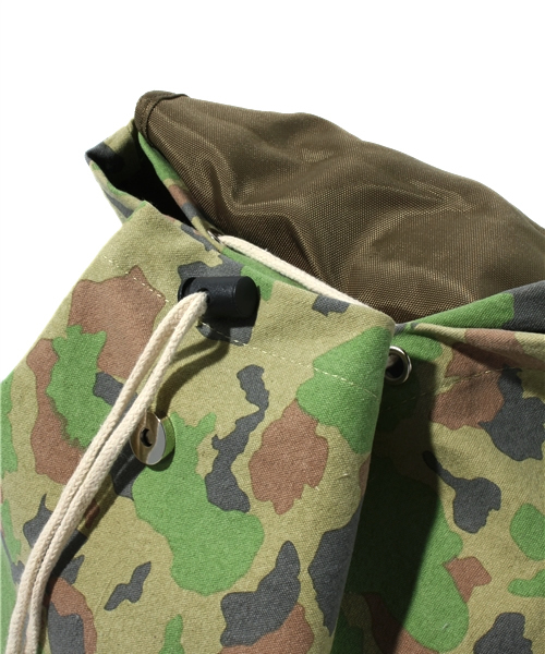 coen（コーエン）の「SUN DUCK プリントデイパック（バックパック/リュック・メンズ・オリーブ/ダークグリーン/ネイビー/ブラック・フリー）」の11枚目の写真