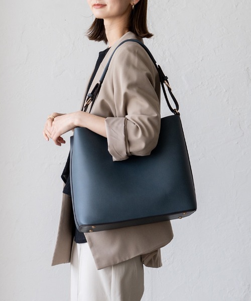 VitaFelice（ヴィータフェリーチェ）の「A4対応 通勤トートバッグ 11ポケット 自立 ワンハンドルショルダー 【パスケース付き】 ビジネスバッグ（トートバッグ・レディース・ブラック/グレー/キャメル/ワイン/オレンジ/ベージュ系その他/ライトグリーン/チョコ/ベージュ系その他2/ブルー系その他/バーガンディー/ライトグレー/ダークグリーン/モカ/ネイビー・FREE）」の11枚目の写真