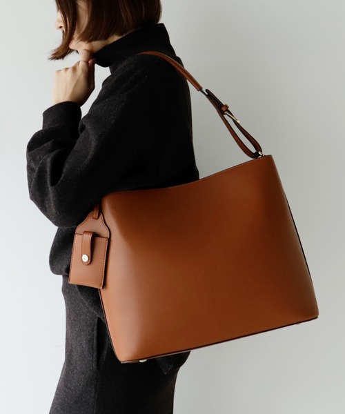 VitaFelice（ヴィータフェリーチェ）の「A4対応 通勤トートバッグ 11ポケット 自立 ワンハンドルショルダー 【パスケース付き】 ビジネスバッグ（トートバッグ・レディース・ブラック/グレー/キャメル/ワイン/オレンジ/ベージュ系その他/ライトグリーン/チョコ/ベージュ系その他2/ブルー系その他/バーガンディー/ライトグレー/ダークグリーン/モカ/ネイビー・FREE）」の16枚目の写真