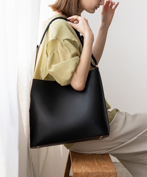 VitaFelice（ヴィータフェリーチェ）の「A4対応 通勤トートバッグ 11ポケット 自立 ワンハンドルショルダー 【パスケース付き】 ビジネスバッグ（トートバッグ・レディース・ブラック/グレー/キャメル/ワイン/オレンジ/ベージュ系その他/ライトグリーン/チョコ/ベージュ系その他2/ブルー系その他/バーガンディー/ライトグレー/ダークグリーン/モカ/ネイビー・FREE）」の19枚目の写真