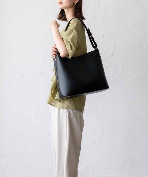 VitaFelice（ヴィータフェリーチェ）の「A4対応 通勤トートバッグ 11ポケット 自立 ワンハンドルショルダー 【パスケース付き】 ビジネスバッグ（トートバッグ・レディース・ブラック/グレー/キャメル/ワイン/オレンジ/ベージュ系その他/ライトグリーン/チョコ/ベージュ系その他2/ブルー系その他/バーガンディー/ライトグレー/ダークグリーン/モカ/ネイビー・FREE）」の20枚目の写真